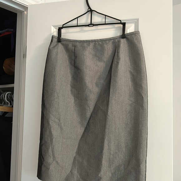 Metallic Shin fabric Calvin Klein pencil skirt grey in great condition, size 8 - Picture 3 of 5